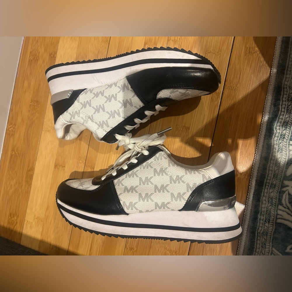 Michael Kors Monique Knit Trainer Sneakers Black/Optic White Women’s 6 - Picture 5 of 10
